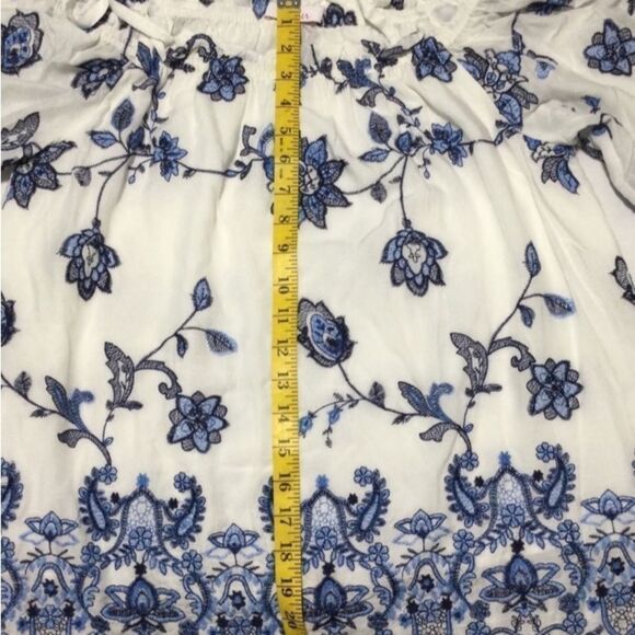Parker Blouse Top Women’s Size Large Color White & Blue Embroidered Flower - Picture 10 of 11